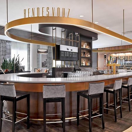Отель Courtyard By Marriott Calgary South Экстерьер фото
