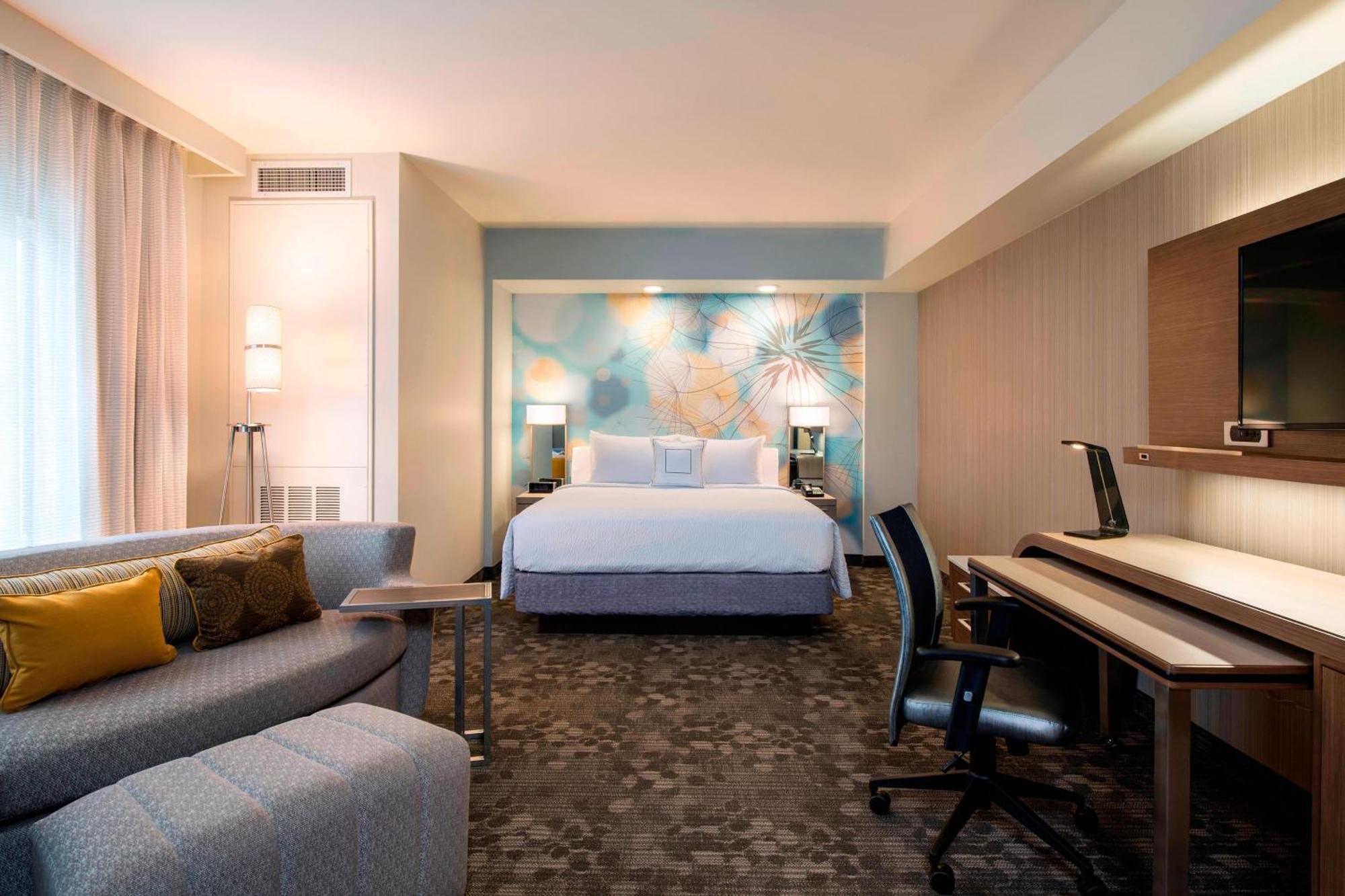 Отель Courtyard By Marriott Calgary South Экстерьер фото