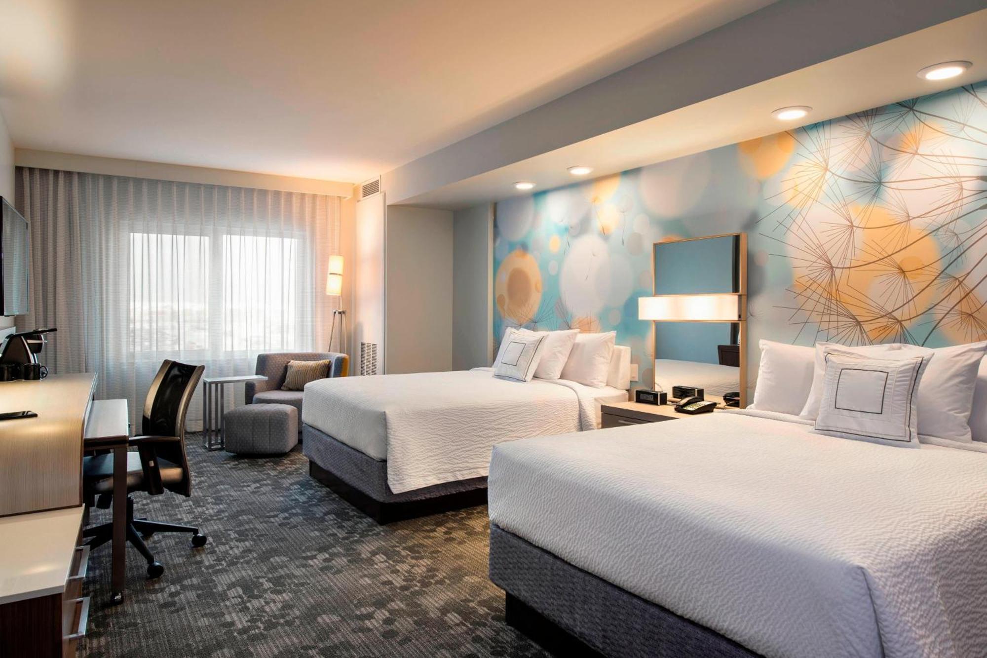 Отель Courtyard By Marriott Calgary South Экстерьер фото