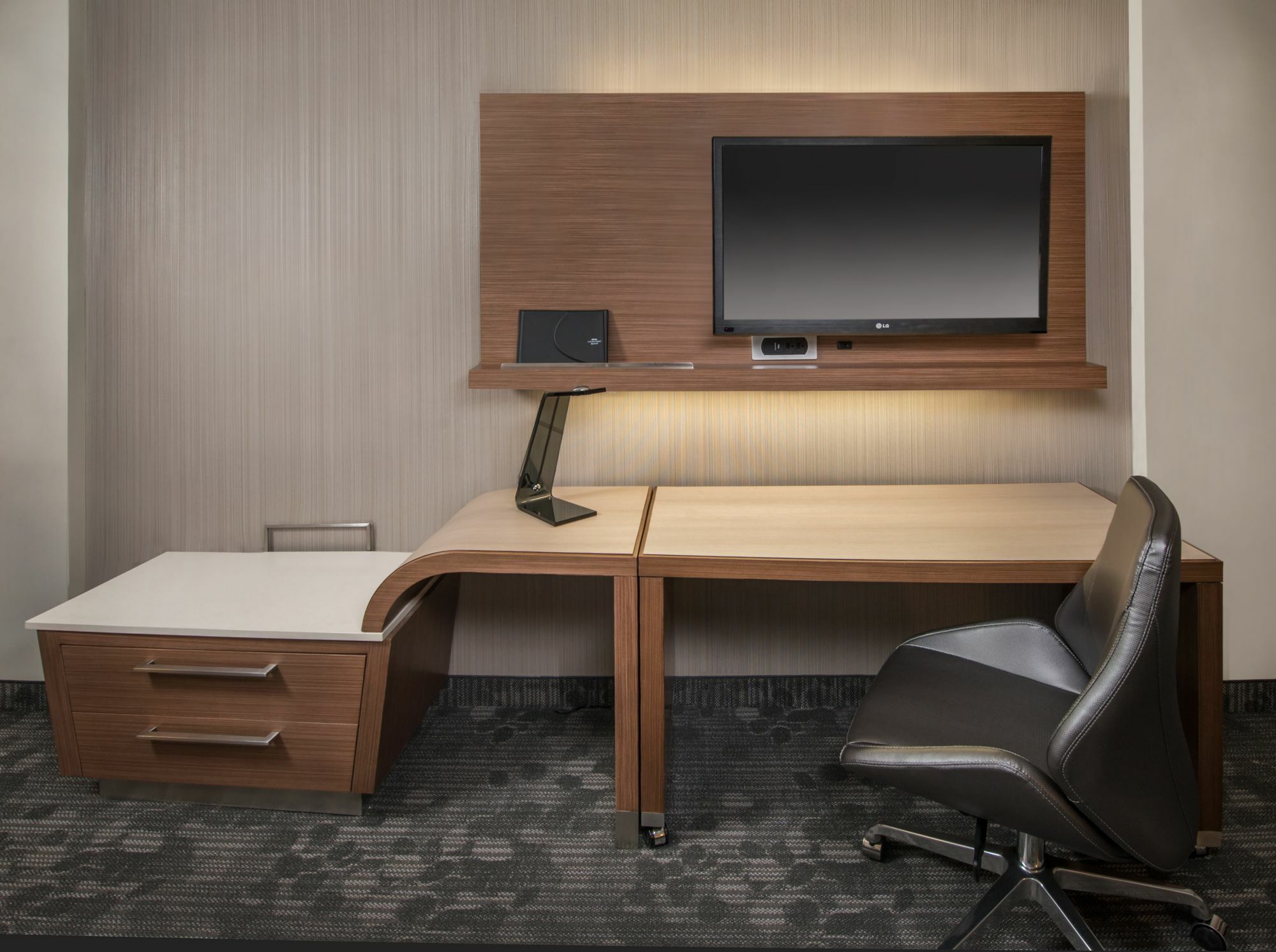 Отель Courtyard By Marriott Calgary South Экстерьер фото