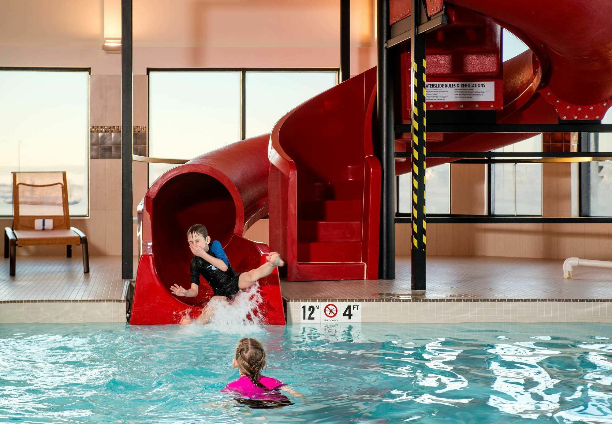Отель Courtyard By Marriott Calgary South Экстерьер фото